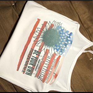 Red white and blue flag tank size S